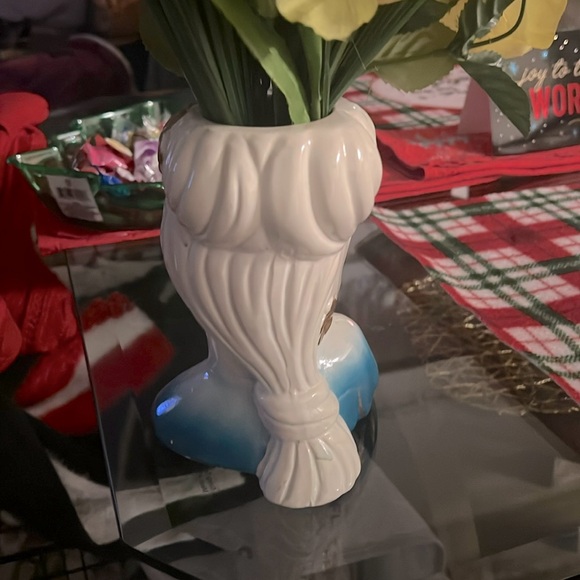 Betty Grable vase - Picture 3 of 6